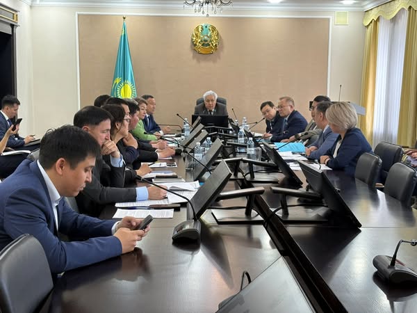 На очередном заседании маслихата Акмолинской области с докладом выступила и.о. руководителя Департамента санитарно-эпидемиологического контроля региона Сауле Садвакасова. Она рассказала о проблемных вопросах водоснабжения, санитарно-гигиенического состояния объектов и качестве водопроводной воды в регионе.