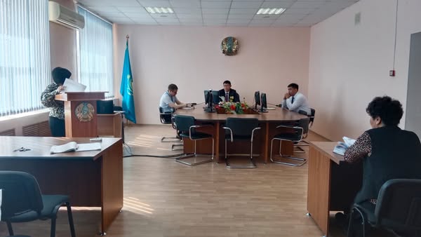 В каждой организации действует профсоюз, основной задачей которого является защита прав и интересов работников, участие в регулировании трудовых отношений и создании благоприятных условий труда.