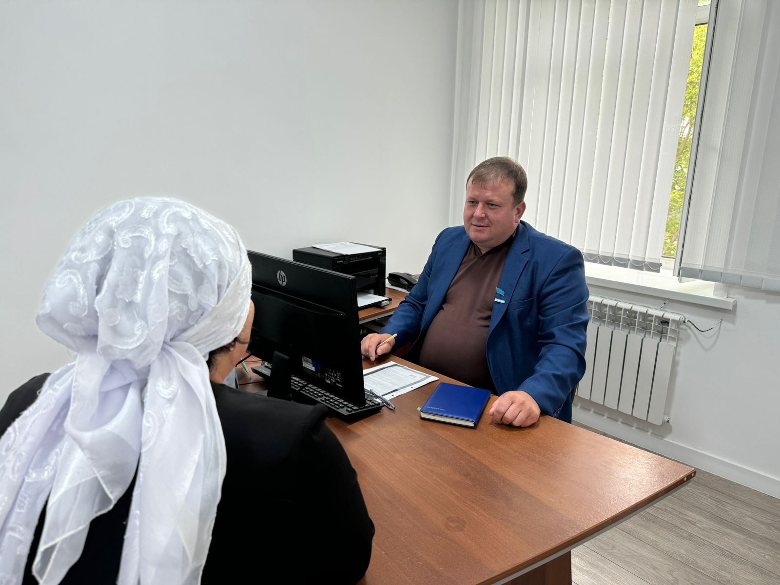 Согласно графика депутат Жаксынского районного маслихата Витт В.В. провел прием граждан