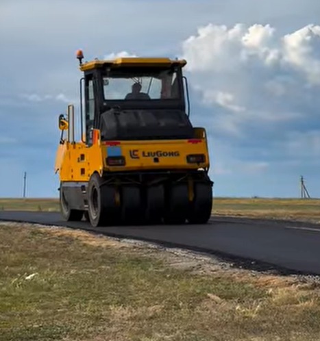 В Мендыкаринском районе по поручение акима Костанайской области ведутся работы по улучшению инфраструктуры.