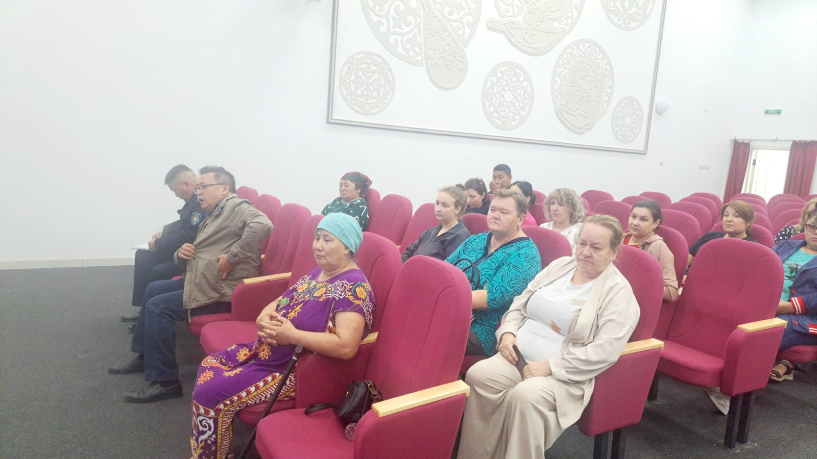 Регулярная встреча с населением в селе Привольное, Новосельский сельский округ