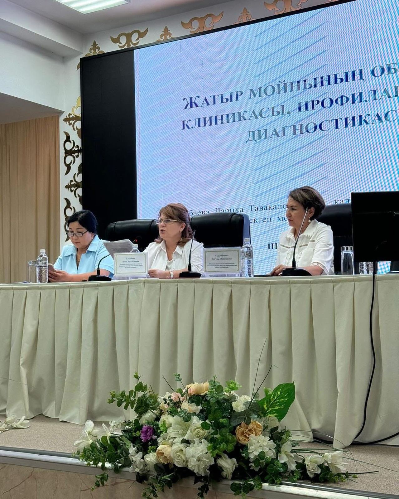 Под руководством управления здравоохранения города Шымкента прошёл семинар на тему диагностики, профилактики вируса папилломы человека (ВПЧ) и проведения вакцинации девочек 11 лет.