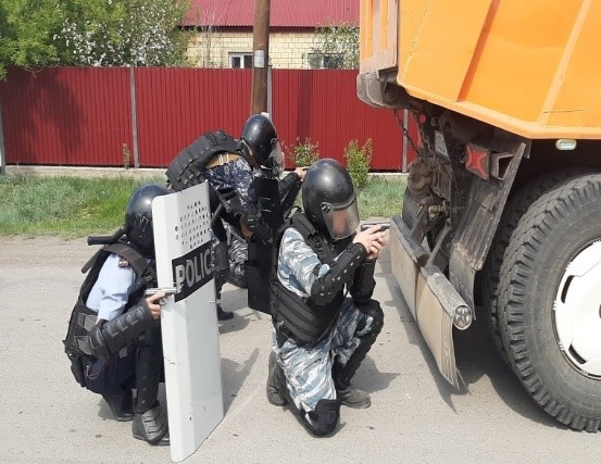 Внимание и слаженность:  в Каркаралинске и Ботакаре прошли антитеррористические учения