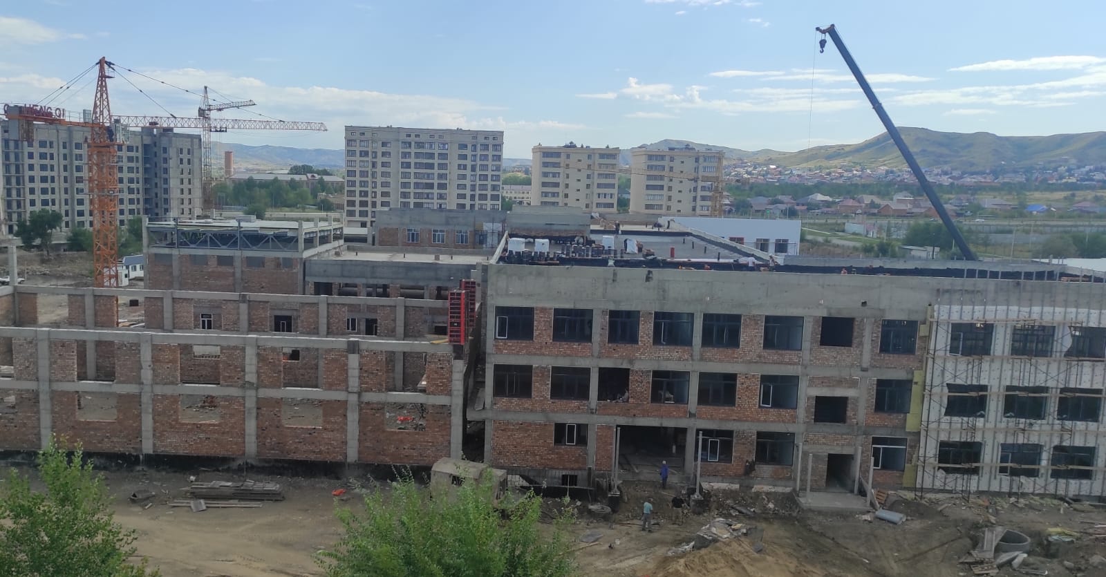 В ВКО продолжается развитие жилищного и социального строительства