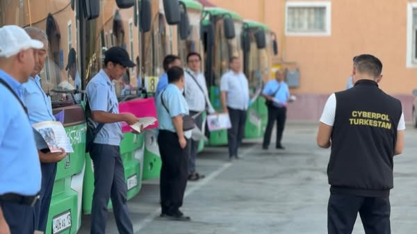 В Туркестанской области в автобусах разместили памятки по защите от интернет-мошенников