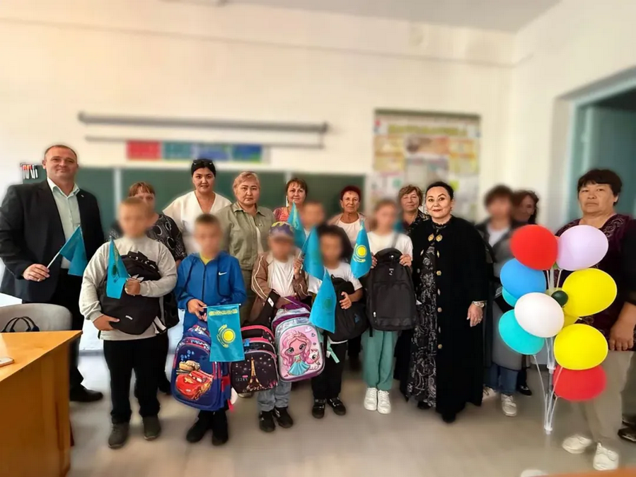 В селе Никольское состоялась акция «Дорога в школу» с участием заместителя акима Аскарова Ж.А. и руководителя отдела образования Канафиной Б.К.