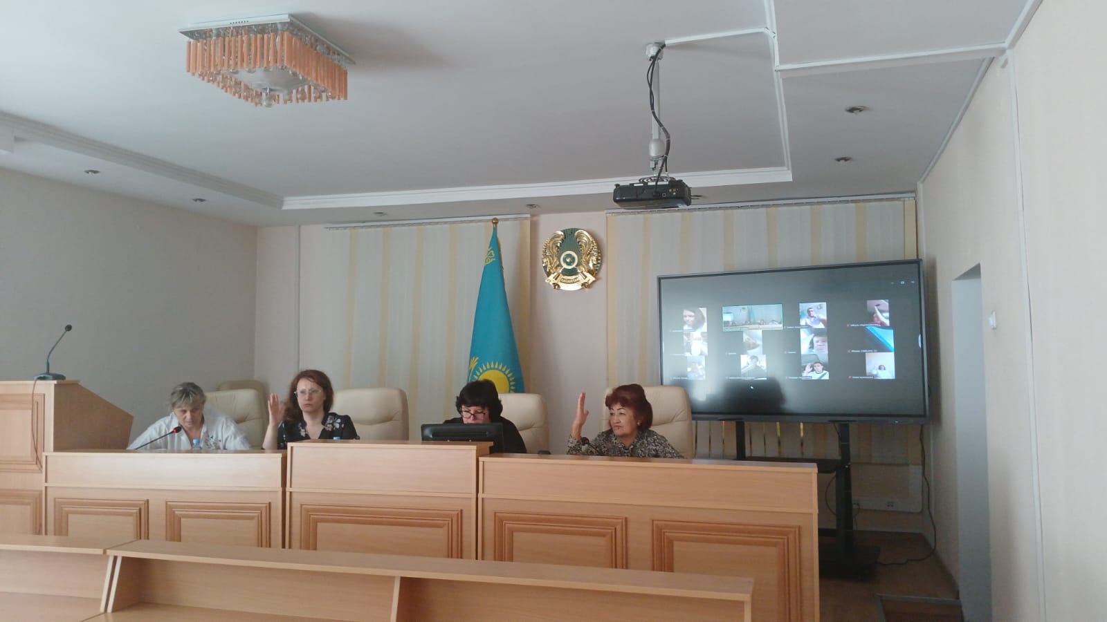 20 августа 2025 года под председательством заместителя акима Глубоковского района Литвиненко Е. Н. проведено очередное заседание районной земельной комиссии.