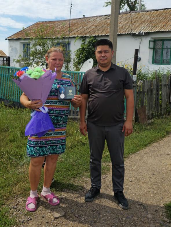 Вручение подвески «Күміс алқа»