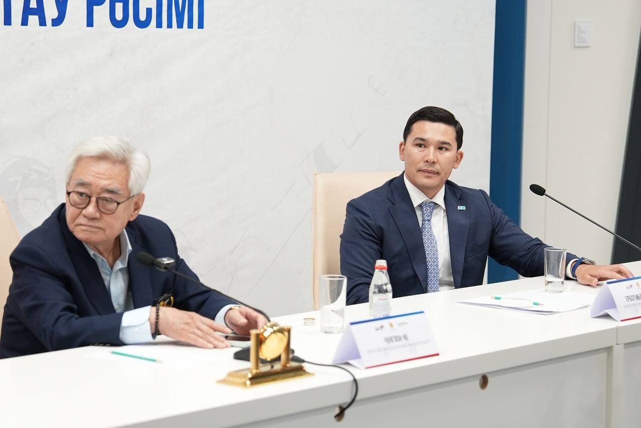 Ербол Мырзабосынов наградил победителей Универсиады и чемпионата Азии по таеквондо