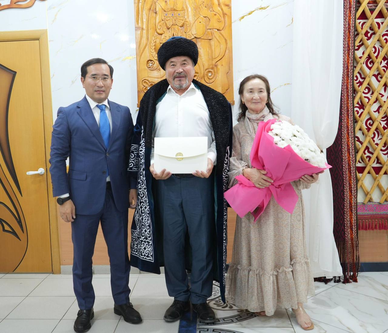 Президент поздравил общественного деятеля Мангистау Раббима Борашева