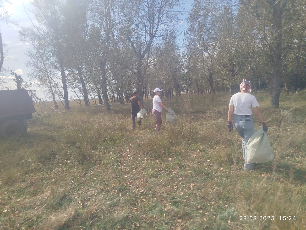 В рамках республиканской программы «Таза Қазақстан» экоакция «Таза тоғай» в селе Майколь.