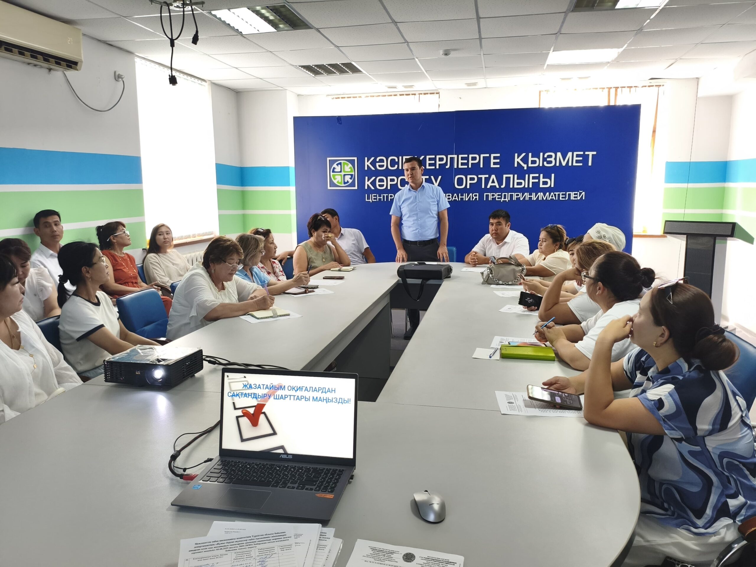 🔰 ТЮЛЬКУБАС: ВЛАДЕЛЬЦАМ ПРЕДПРИЯТИЙ РАЙОНА РАЗЪЯСНЕНА ВАЖНОСТЬ УСЛОВИЙ ОБЯЗАТЕЛЬНОГО СТРАХОВАНИЯ РАБОТНИКОВ ОТ НЕСЧАСТНЫХ СЛУЧАЕВ