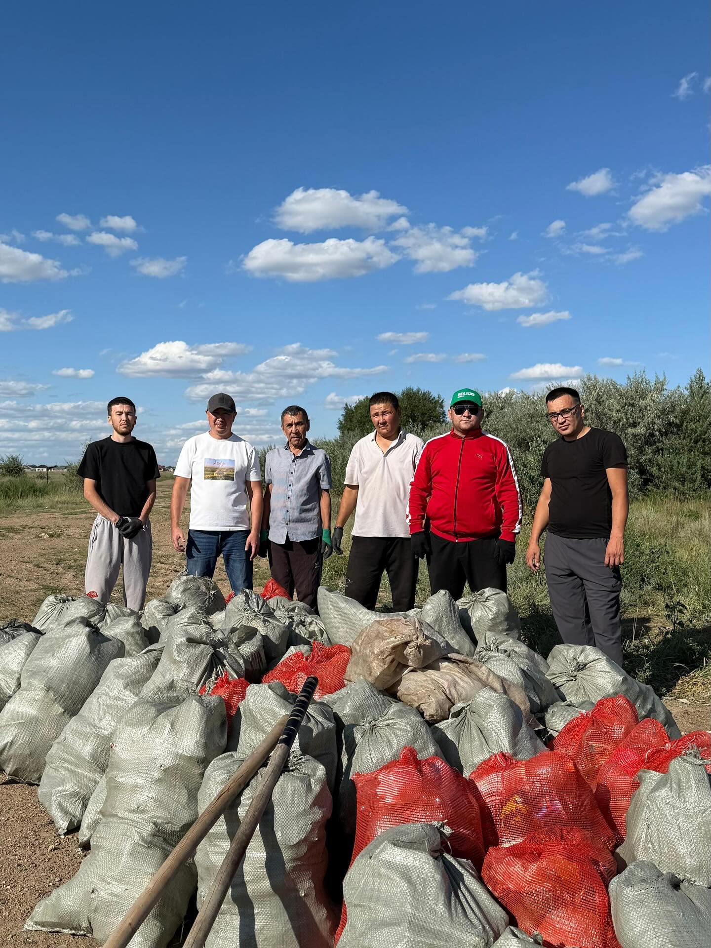 В селе Кажымукан Целиноградского района прошел субботник в рамках экологической акции «Таза Қазақстан»