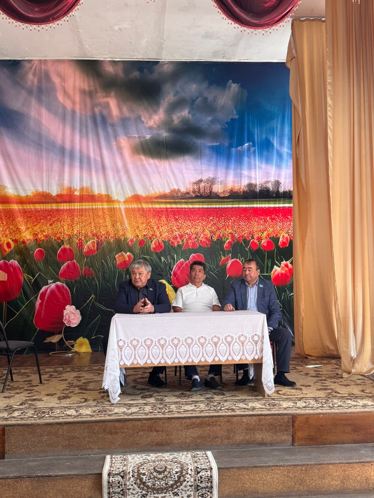 Сенаторы Серик Шайдаров, Советбек Медебаев ознакомились с проектом реконструкции Жезказганского железнодорожного вокзала