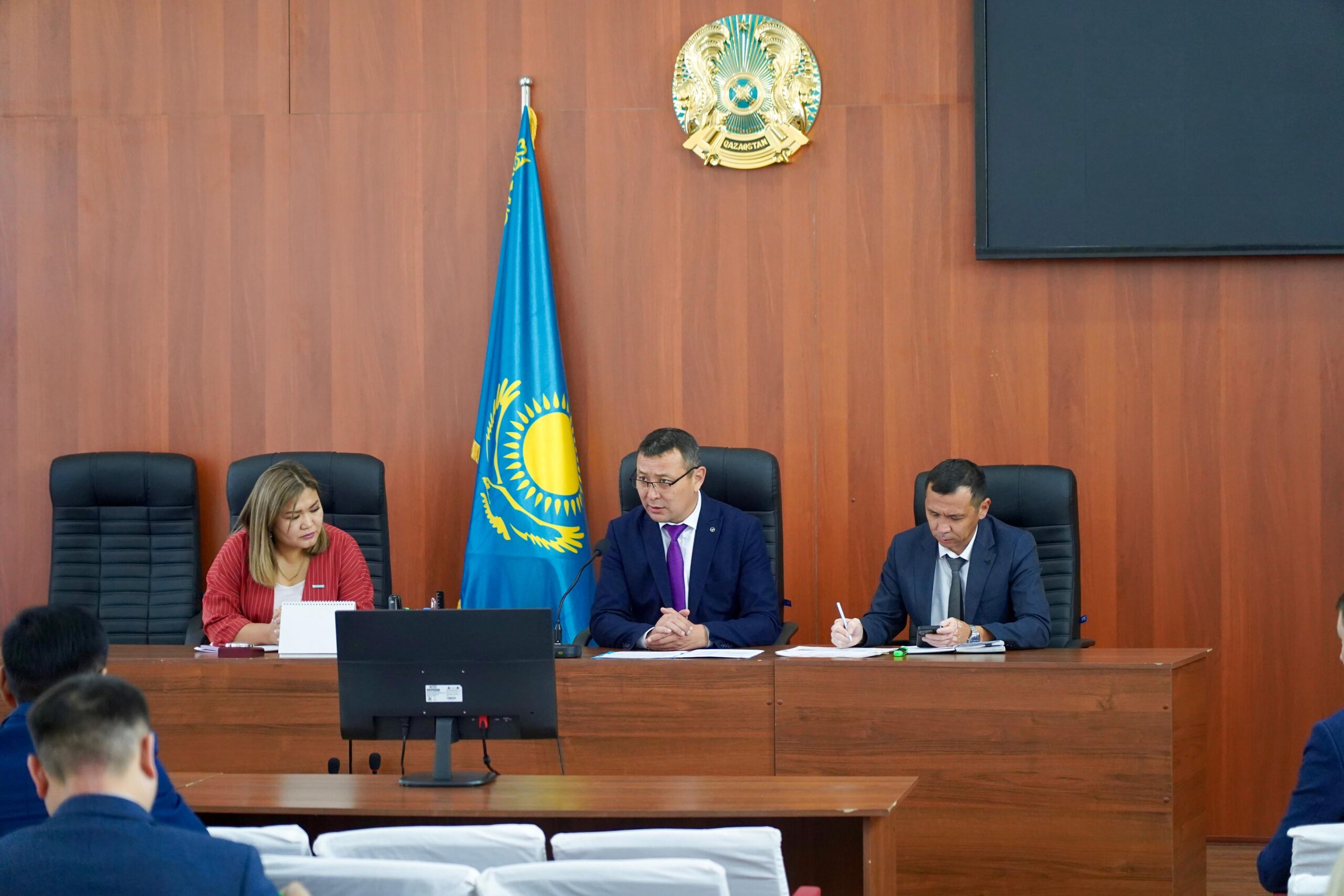 26 АВГУСТА ПРЕДСЕДАТЕЛЬ РАЙОННОГО МАСЛИХАТА АБЫЛГАЗИНОВА М.Р. ПРИНЯЛА УЧАСТИЕ В РАБОТЕ АППАРАТНОГО СОВЕЩАНИЯ ПОД ПРЕДСЕДАТЕЛЬСТВОМ АКИМА РАЙОНА