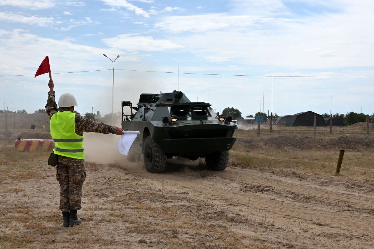 В Конаеве военнообязанные совершили 25-километровый марш на военной технике