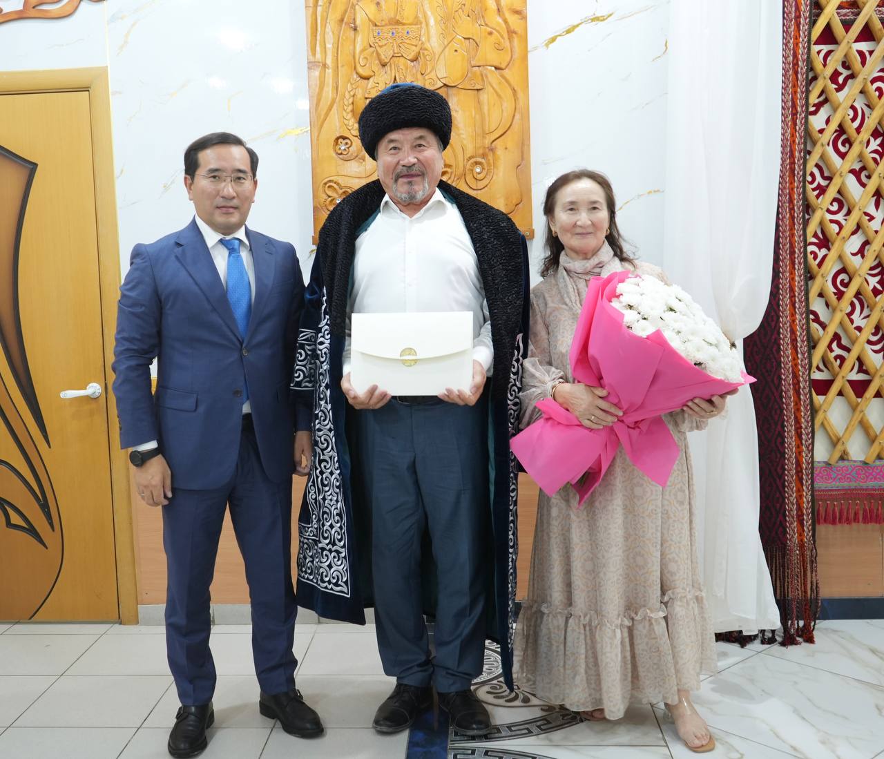 Президент поздравил общественного деятеля Мангистау Раббима Борашева