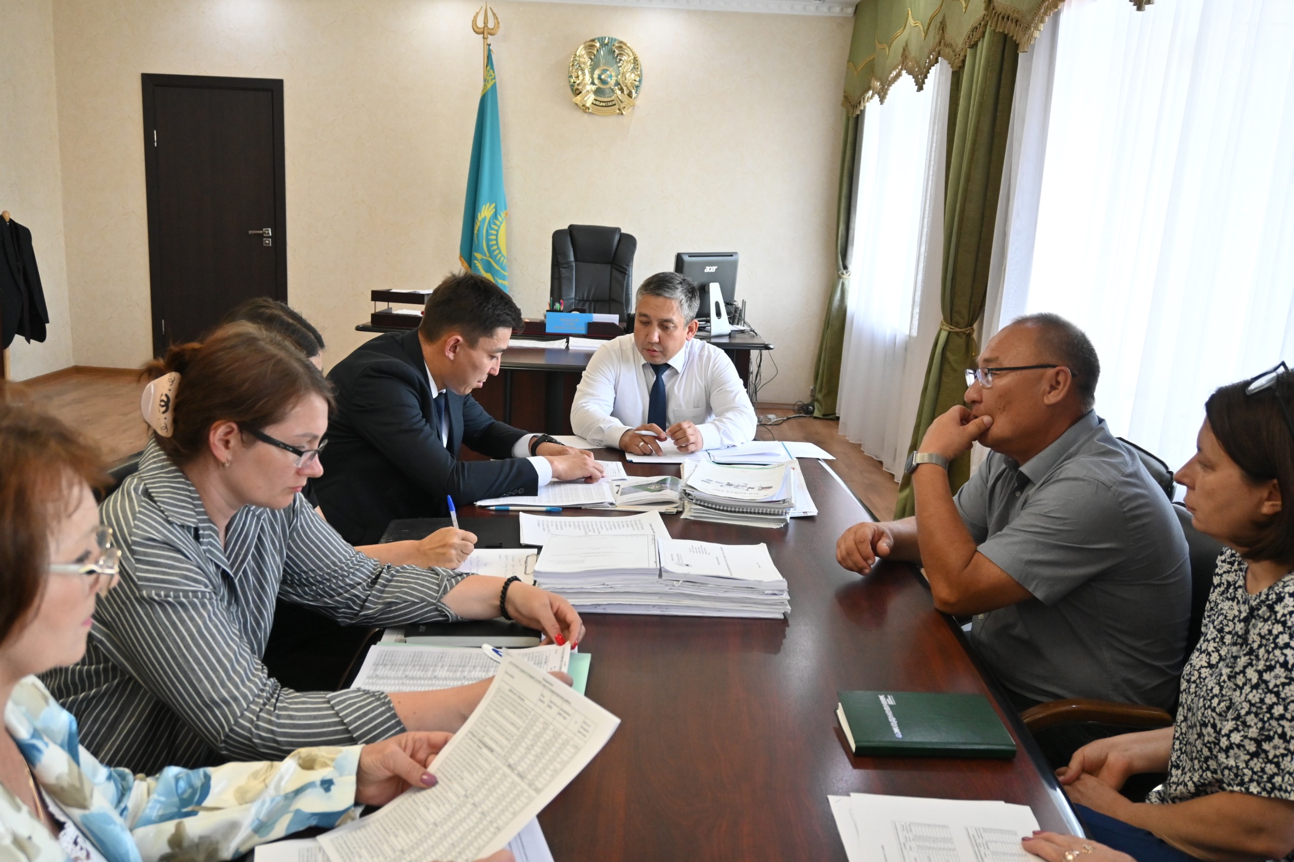 Рабочая комиссия под председательством акима рассмотрела вопросы исполнения налоговых обязательств