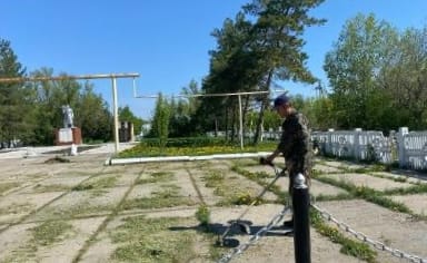 В селе Майколь в рамках программы «Таза Казахстан» провели традиционную акцию «Обелиск» по уборке территории возле памятника погибшим воинам.
