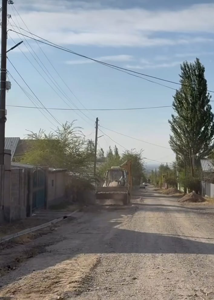 В селе Рахат начался ремонт дороги по ул.Алтай