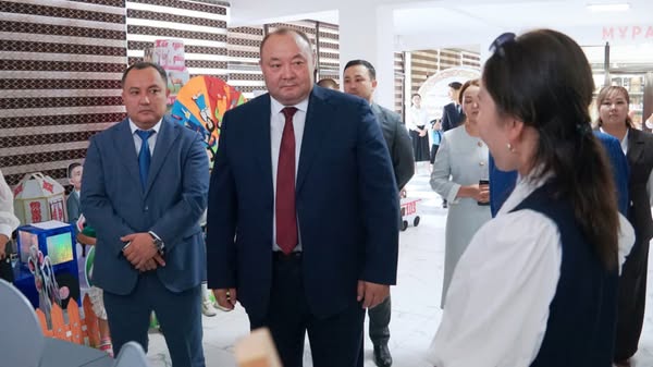 КЕЛЕС: ПРОВЕДЕНО АВГУСТОВСКОЕ СОВЕЩАНИЕ, СОБРАВШЕЕ БОЛЕЕ 400 ПЕДАГОГОВ