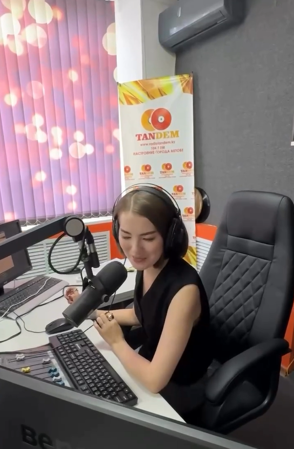 Коллектив любимого городского радио @radio.tandem поздравляет молодежь района с Днём молодёжи!