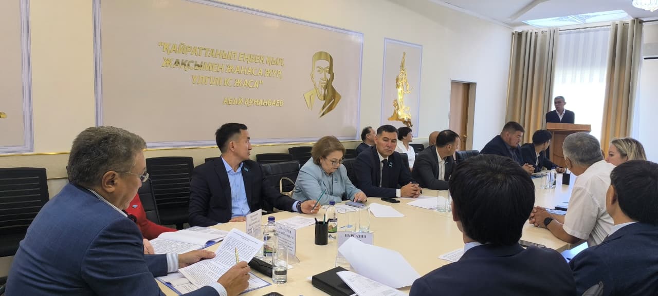 Состоялось совместное заседание постоянных комиссий Бурабайского районного маслихата и Общественного совета района