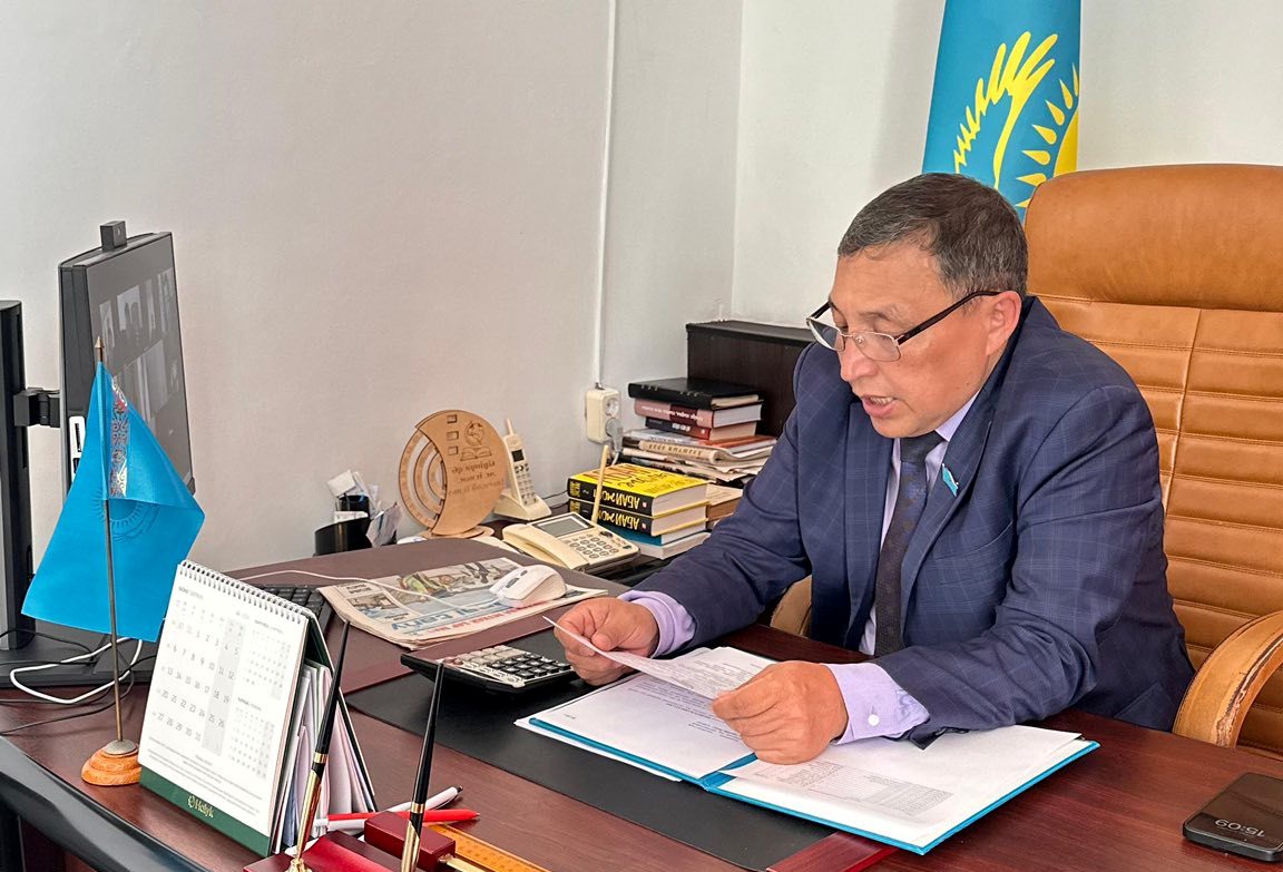 Председатель районного маслихата Нурлыбек Богетбайулы Альмагамбетов провёл внеочередную сессию Амангельдинского районного маслихата