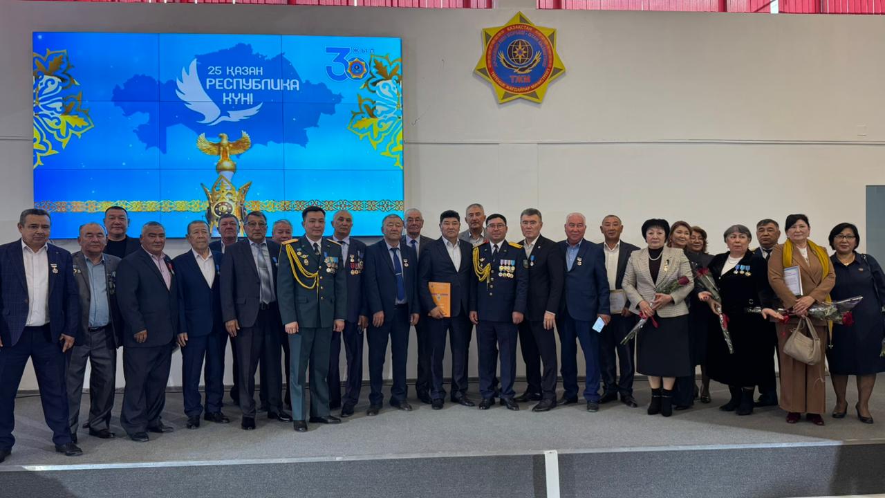 Награждение сотрудников к Дню Республики