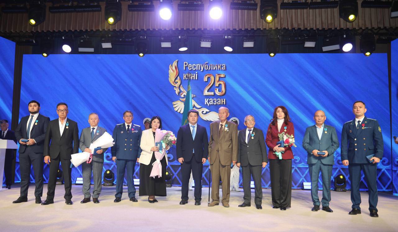 В Мангистау ко Дню Республики прошло  торжественное мероприятие