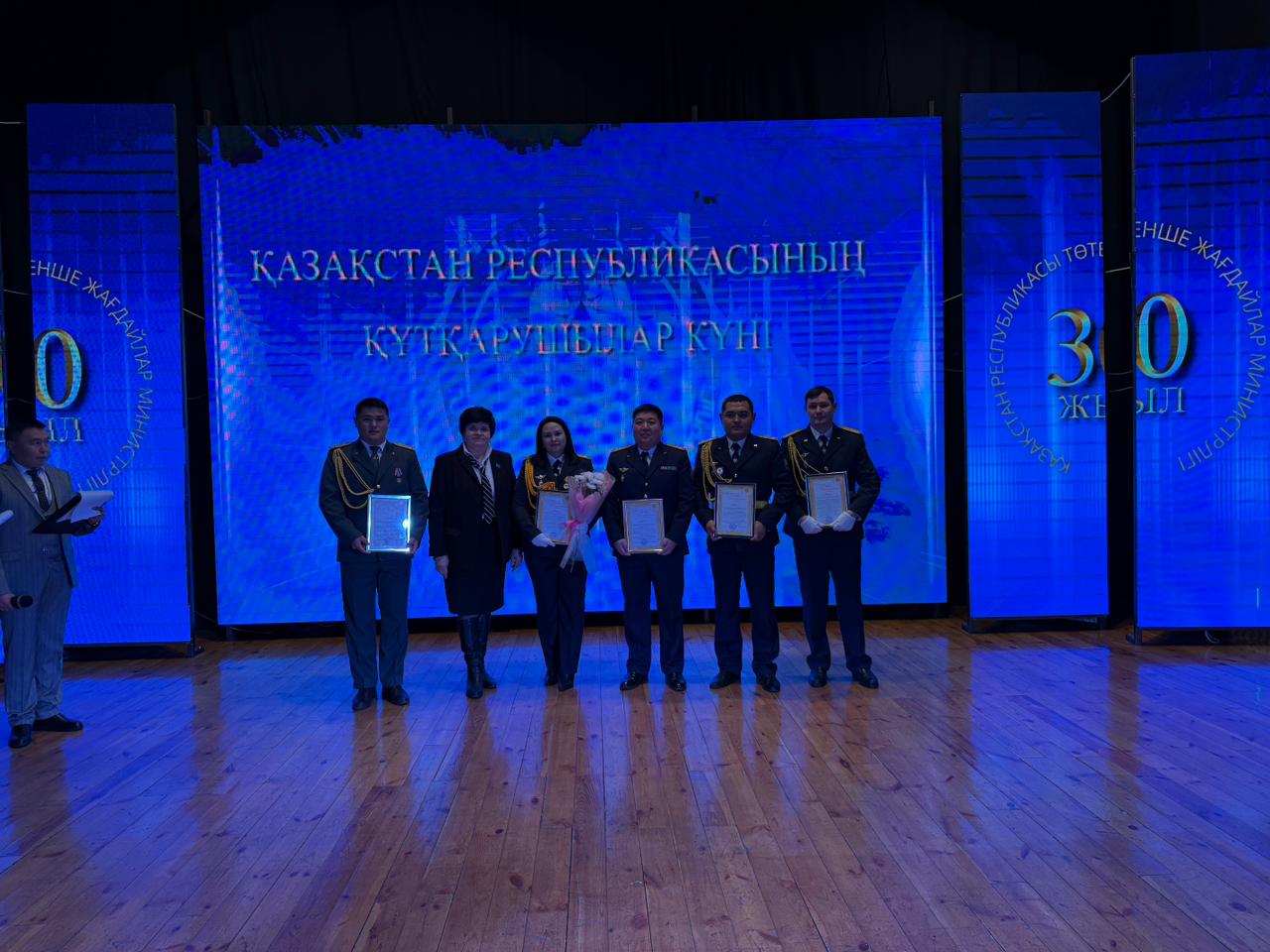 Председатель маслихата района Алтай Гречушникова Лариса Александровна поздравила спасателей района Алтай с профессиональным праздником, выразив искреннюю признательность за их мужество, самоотверженность и высокий профессионализм