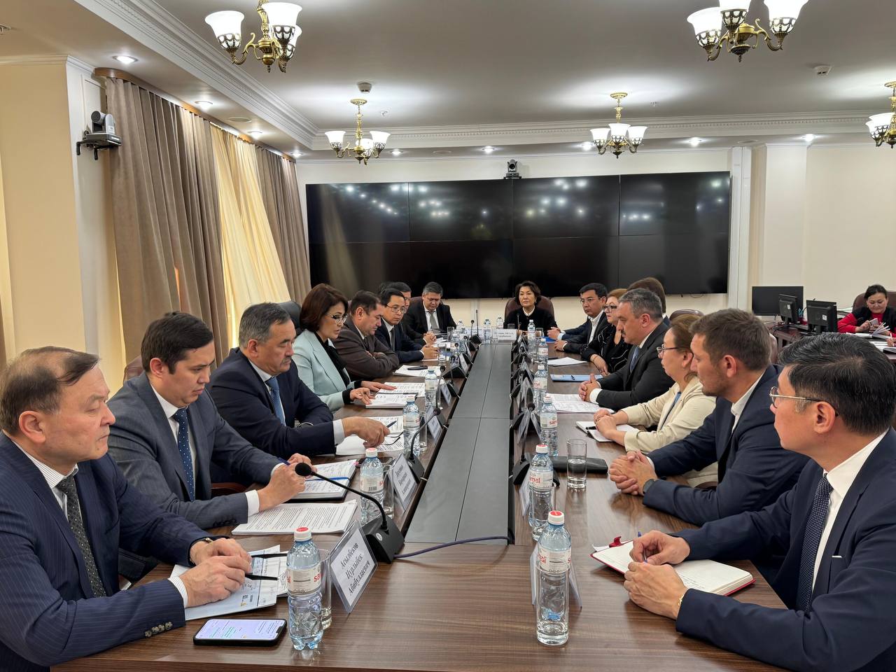 МИНЗДРАВ: КАЗАХСТАНСКИЕ ТОВАРОПРОИЗВОДИТЕЛИ ОБЪЕДИНЯЮТ УСИЛИЯ ДЛЯ РАЗВИТИЯ ФАРМОТРАСЛИ