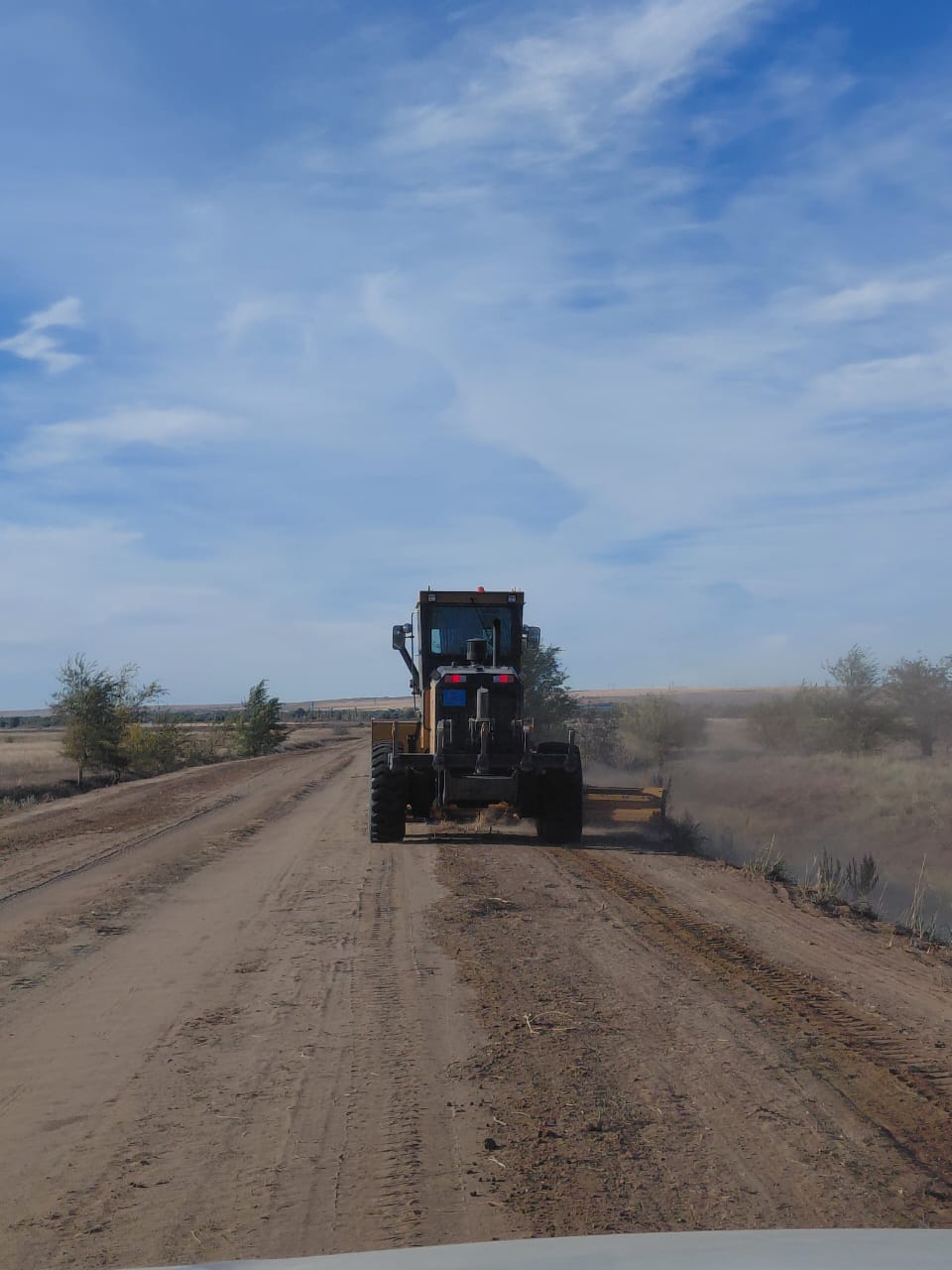 Проводятся работы по профилированию и подсыпке проблемных участков автодороги Жайсан-Кокпекты