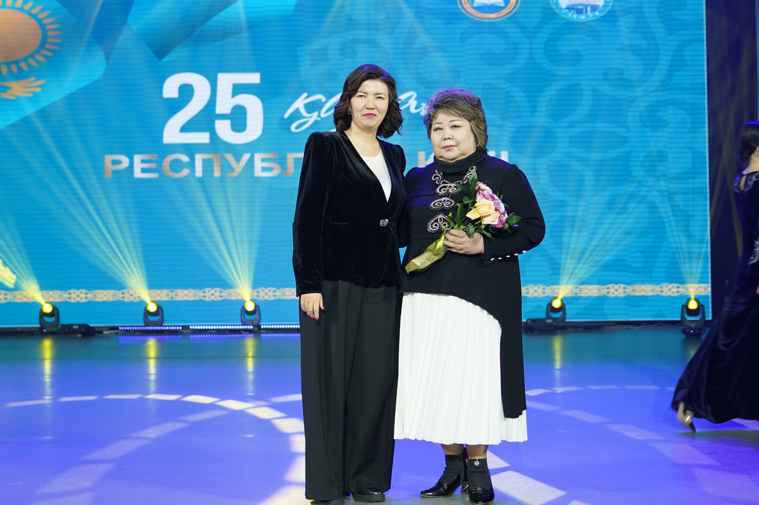 В канун Дня Республики работники сферы образования были удостоены государственных наград