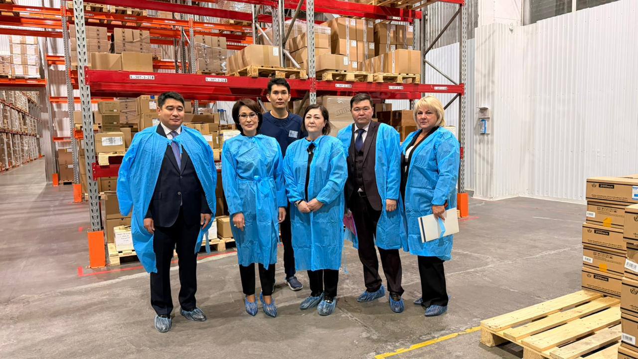 ГЛАВА МИНЗДРАВА ПОСЕТИЛА ЛЕКАРСТВЕННЫЙ ХАБ В АКТЮБИНСКОЙ ОБЛАСТИ