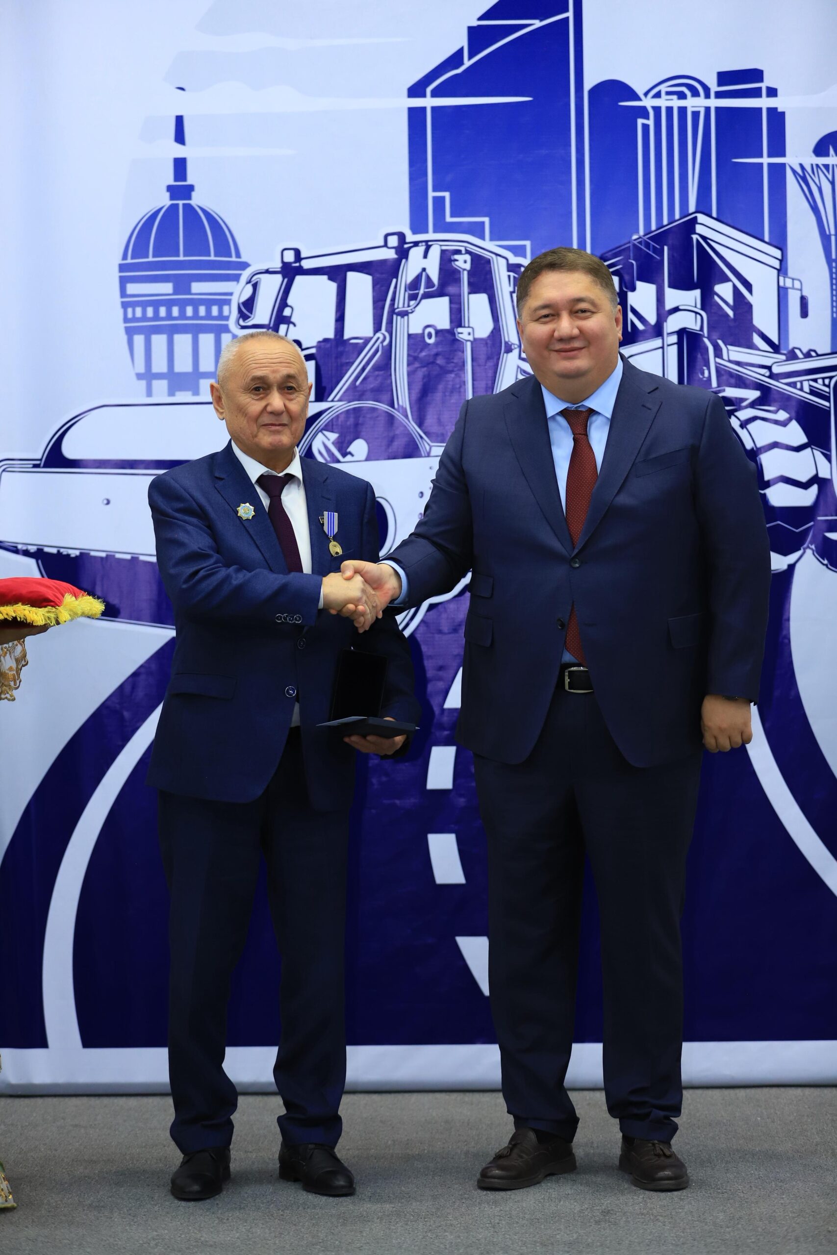 Чествование лучших и признание заслуг дорожников Казахстана: В Министерстве транспорта впервые отметили День работников автодорожной отрасли