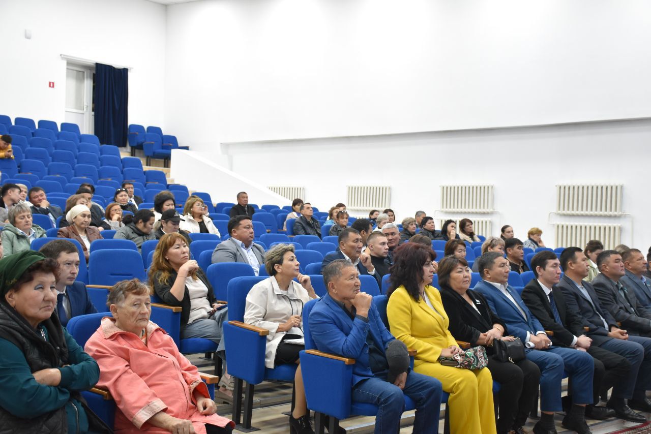 15 сентября 2025 года в районном Доме культуры Шортандинского района состоялось собрание, посвящённое обсуждению Послания Президента Республики Казахстан Касым-Жомарта Токаева народу Казахстана.