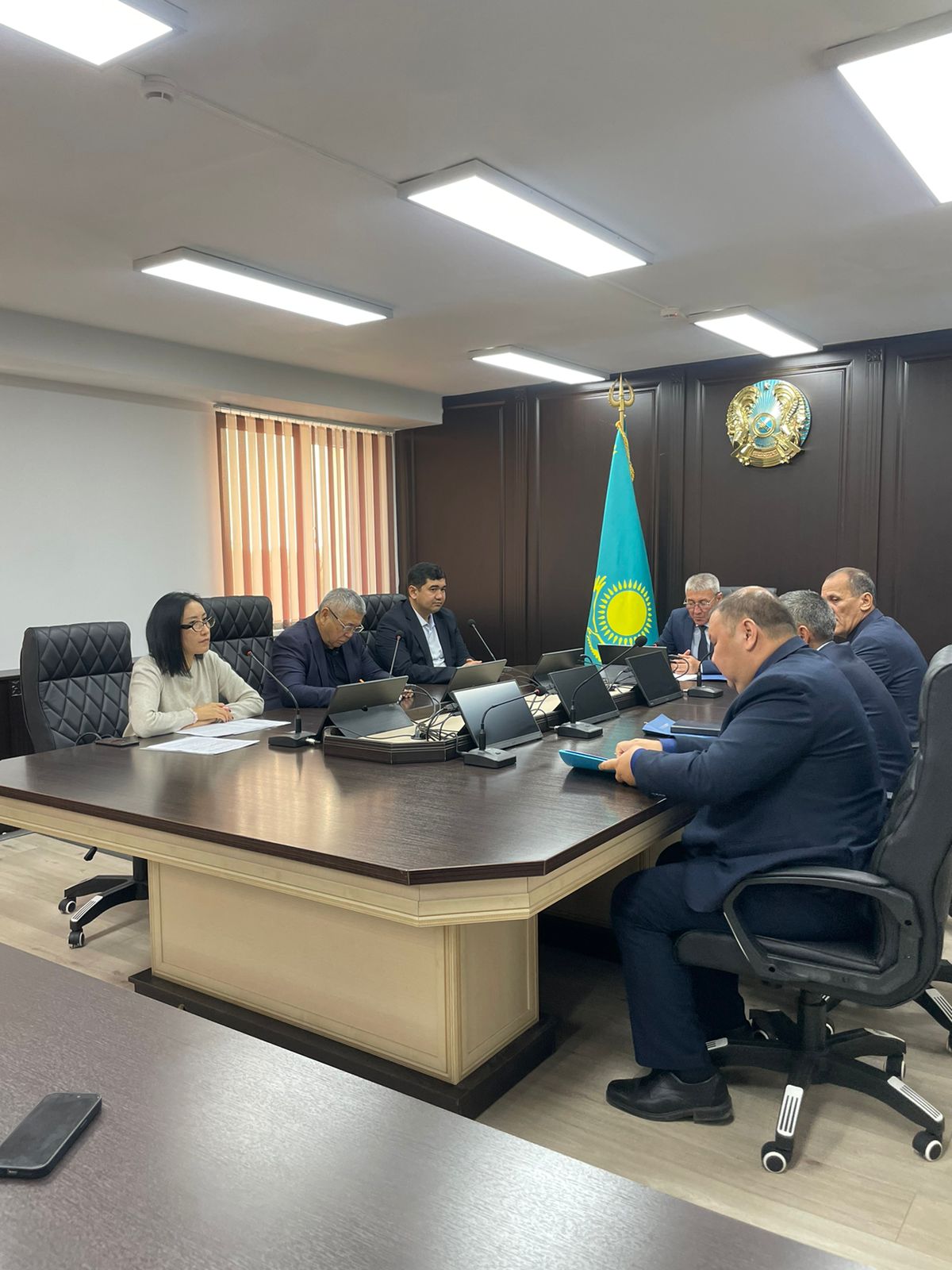 23 октября 2025 года под председательством члена ревизионной комиссии по Жамбылской области И. Тулемисова состоялся круглый стол с участием сотрудников Управления внутреннего государственного аудита по Жамбылской области и Управления государственного архитектурно-строительного контроля акимата Жамбылской области.