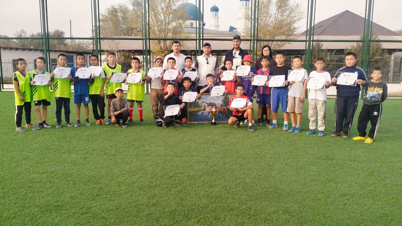 В честь Дня Республики в тему «Қыран елім-Қазақстаным!”были проведены соревнования по мини-футболу.