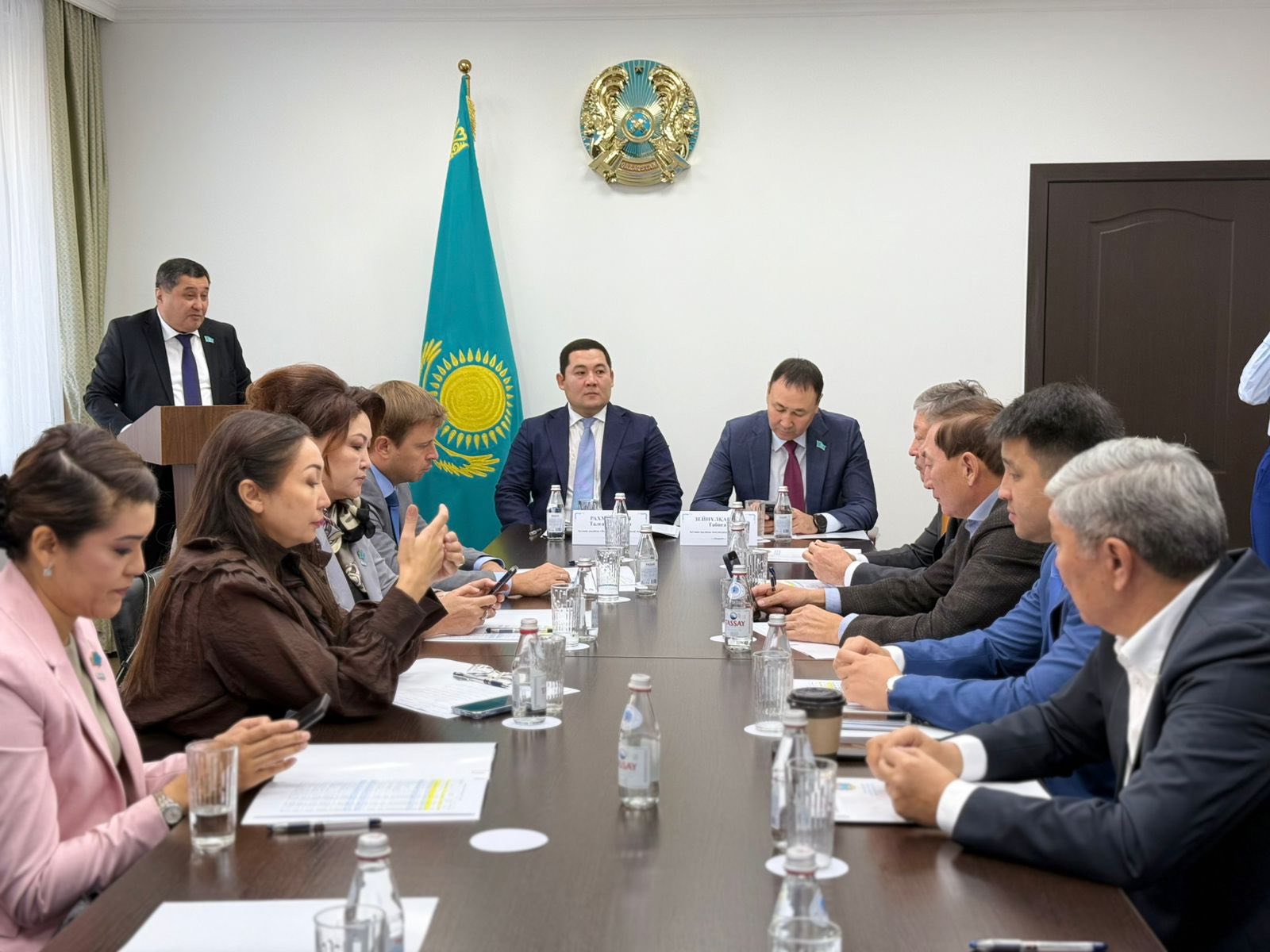 В маслихате города Астаны продолжается работа по подготовке к рассмотрению бюджетных заявок от управлений и акиматов (21.10.2025)