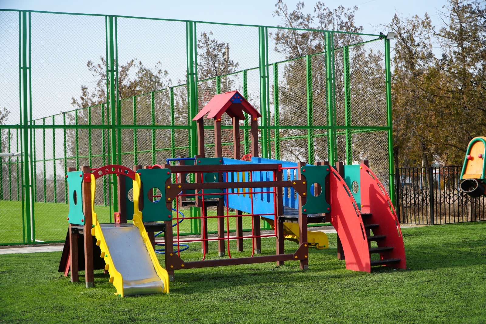 В ЖАМБЫЛЬСКОМ СЕЛЬСКОМ ОКРУГЕ ОТКРЫТА ДЕТСКАЯ ИГРОВАЯ ПЛОЩАДКА