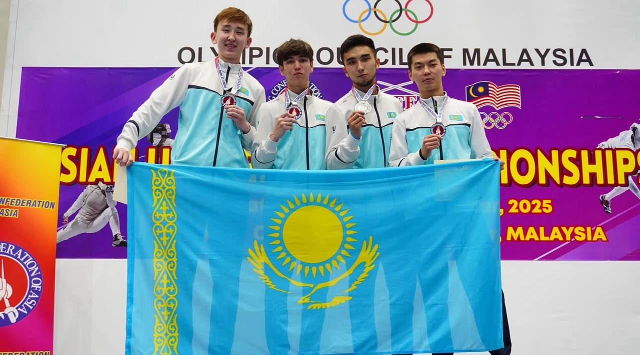 Наши фехтовальщики впервые выиграли чемпионат Азии среди спортсменов до 23 лет