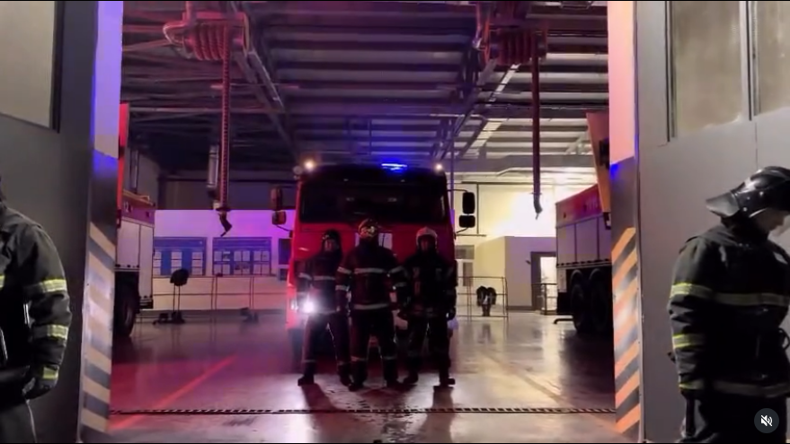 Сегодня мы чествуем тех, кто первым приходит на помощь в самые трудные минуты.