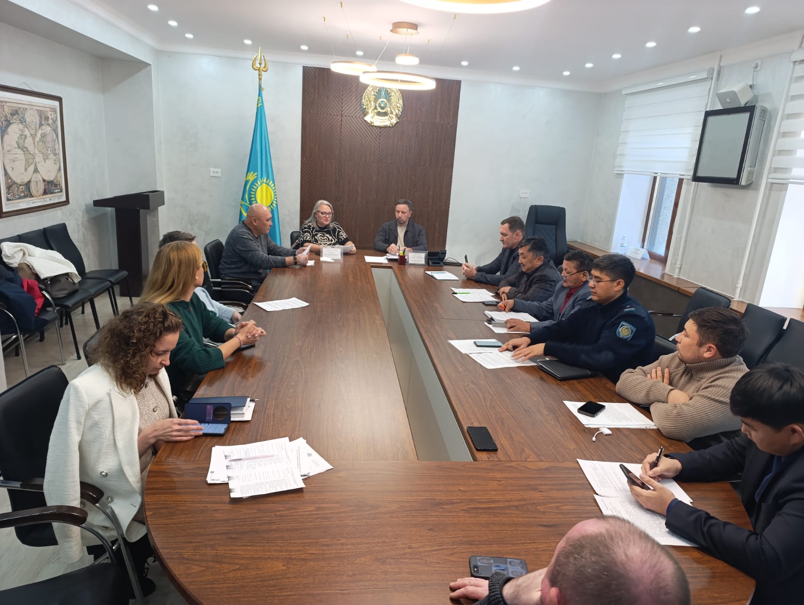 В Усть-Каменогорском городском маслихате состоялось заседание рабочей группы по выработке эффективных мер по отлову и содержанию безнадзорных животных.