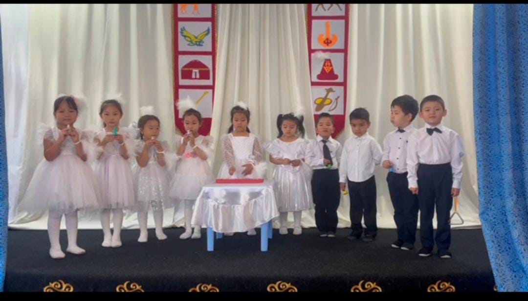 Поздравляем! Воспитанников группы «Ақбота» ясли- сада «Родничок» , так как они вновь продемонстрировали свои таланты в искусстве и творчестве!