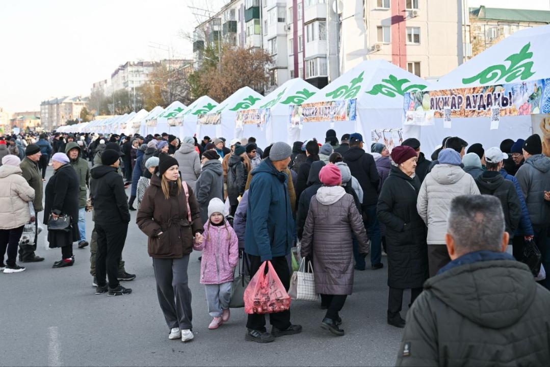 В областном центре прошла традиционная сельскохозяйственная ярмарка ко Дню Республики