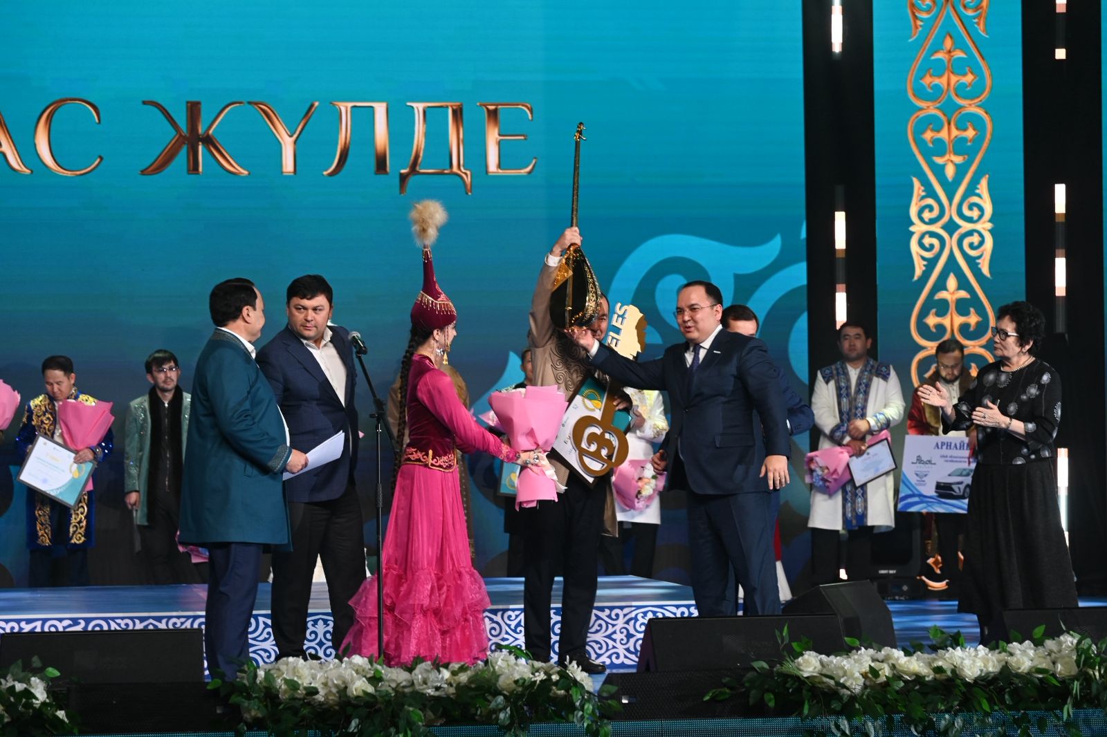 Победителей республиканского айтыса наградили в Астане