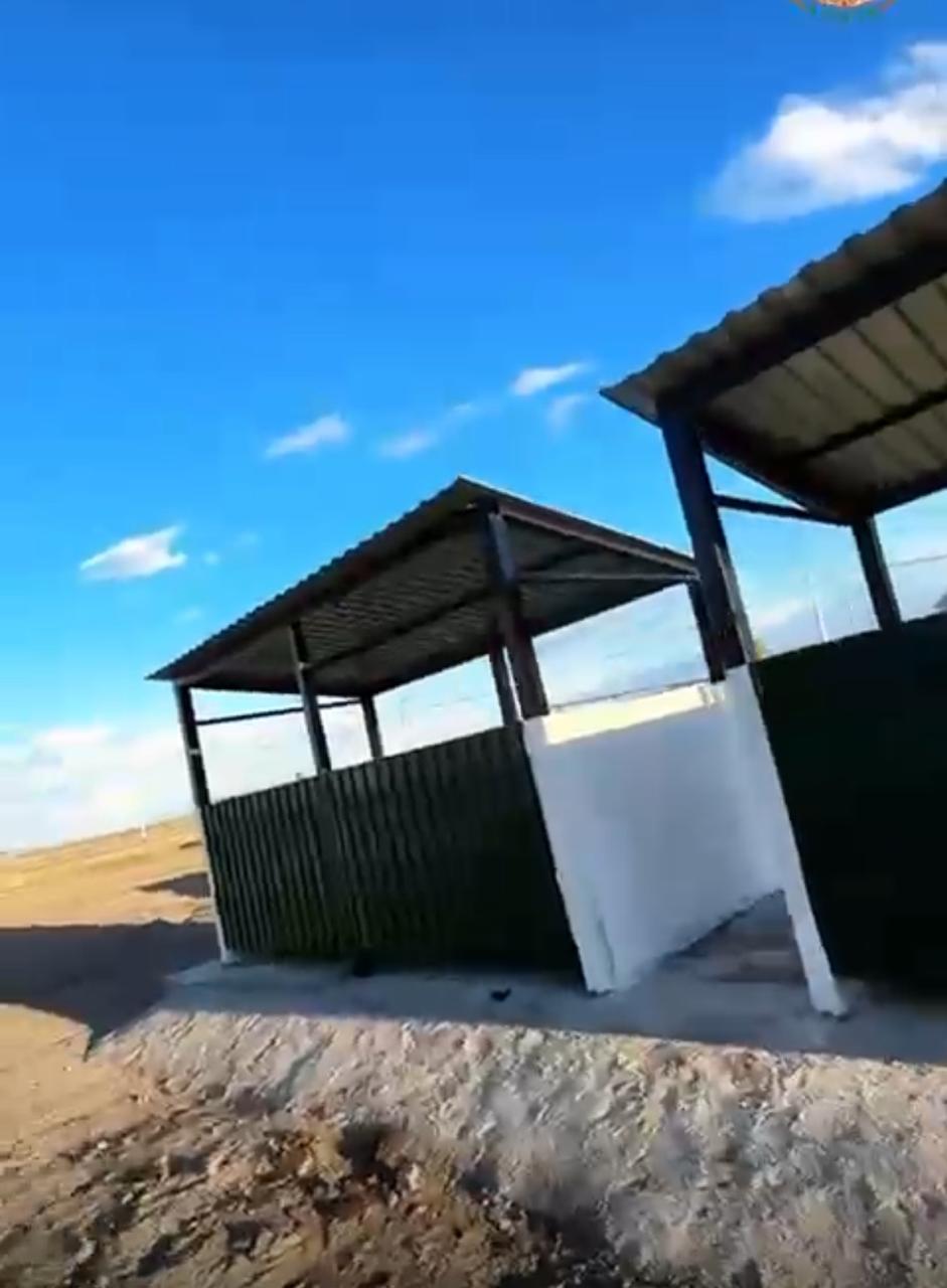 Установлены мусорные контейнеры.