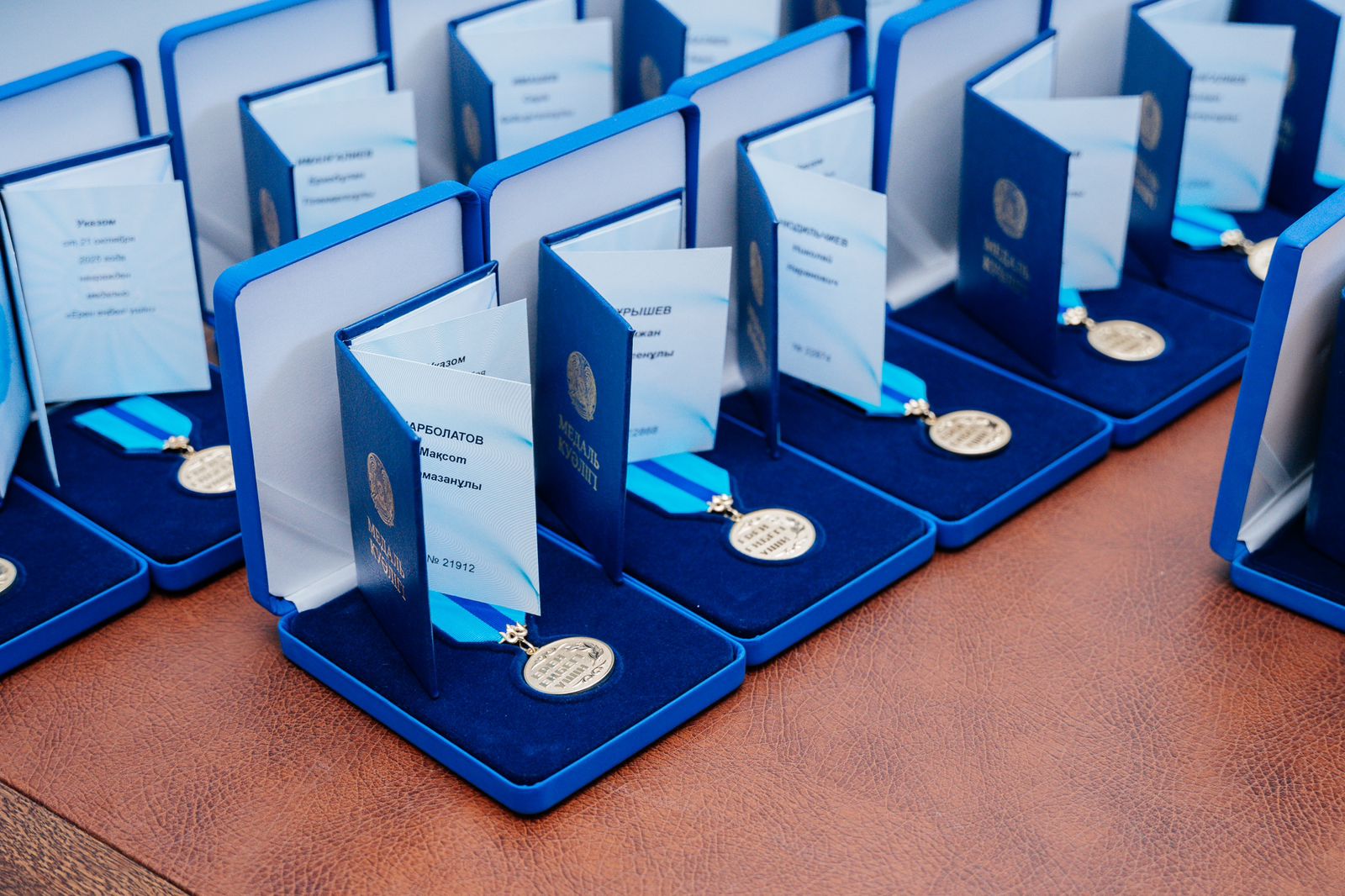 В Западно-Казахстанской области ко Дню Республики вручены государственные награды