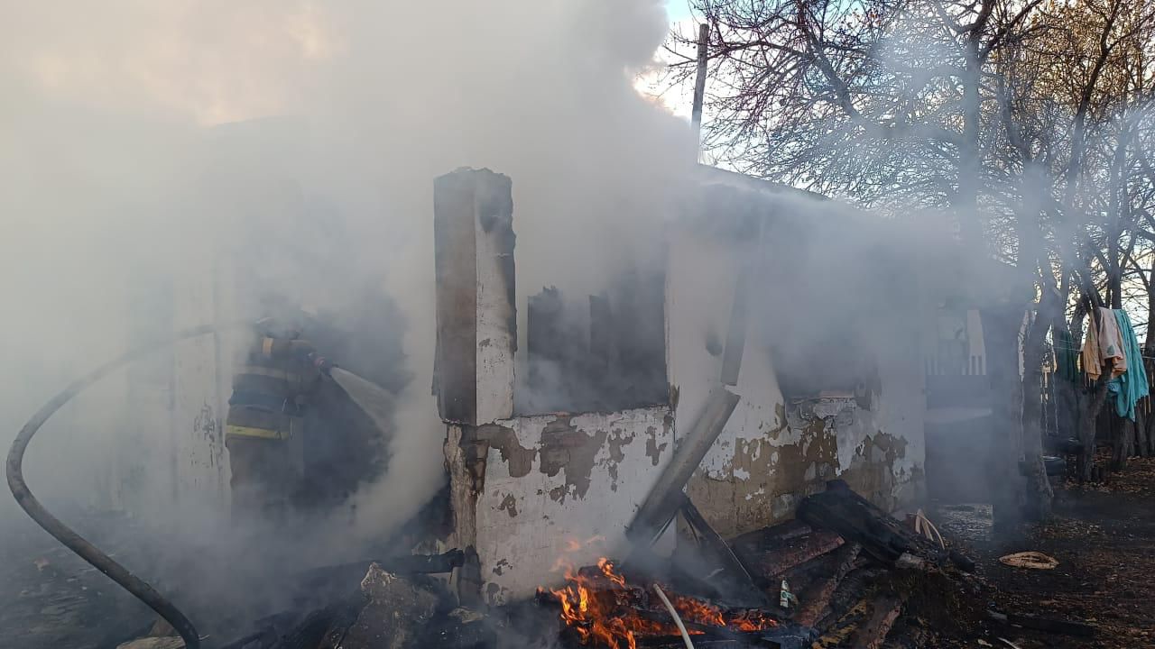 Отец и сын спасли троих детей при пожаре в Акмолинской области